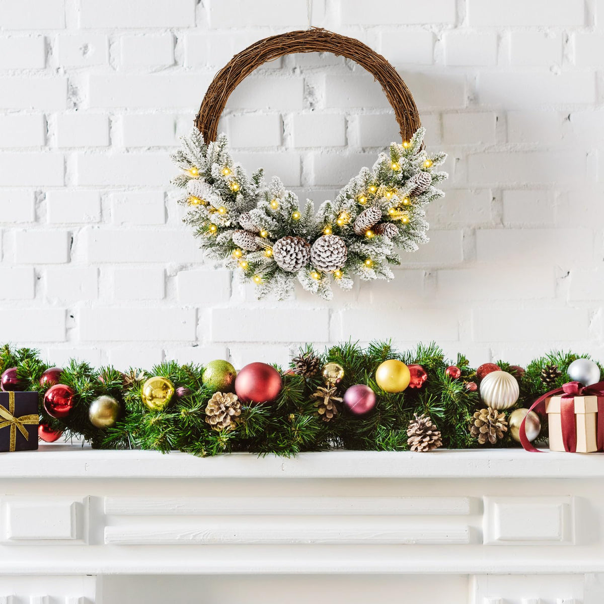 Lucktree 24” Pre-Lit Artificial Christmas Wreath, Snow Flocked Xmas Wreath with 35 Battery Operated Warm White LED Lights