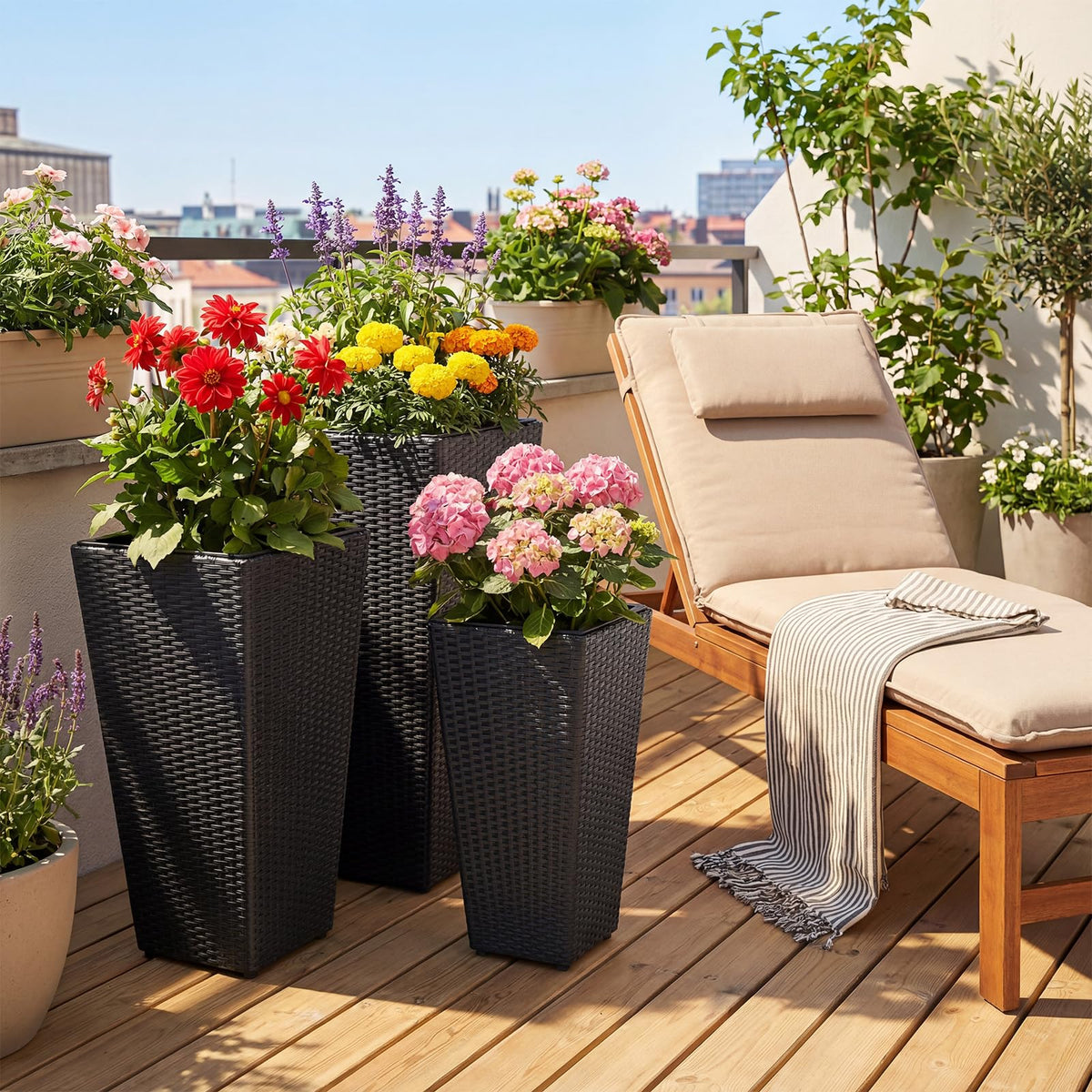 Lucktree 3-Piece Wicker Planters Tapered PP Rattan Plant Boxes with Plastic Flower Pots